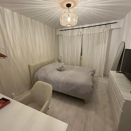 - Center - La Roseraie