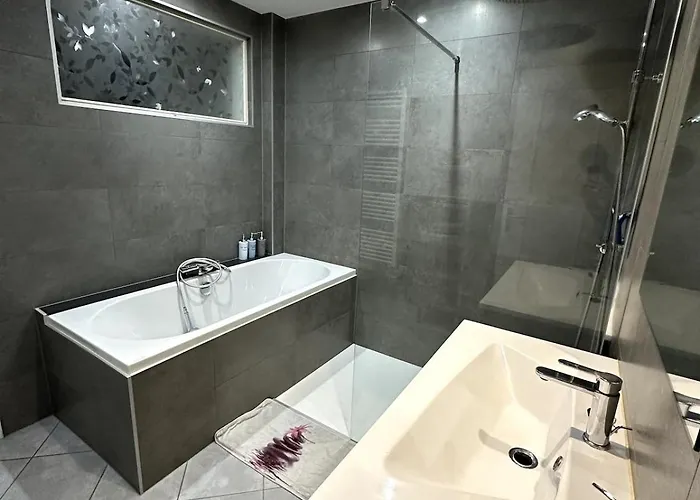 - Center - La Roseraie Апартаменты