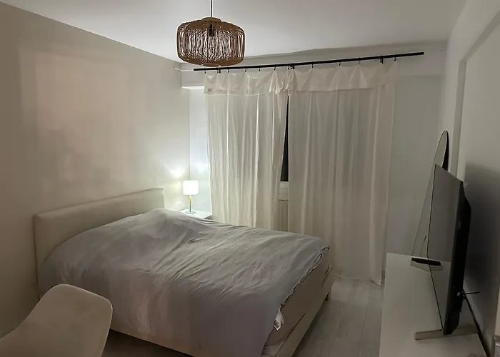 - Center - La Roseraie Кольмар