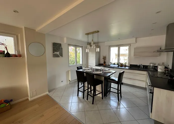 - Center - La Roseraie